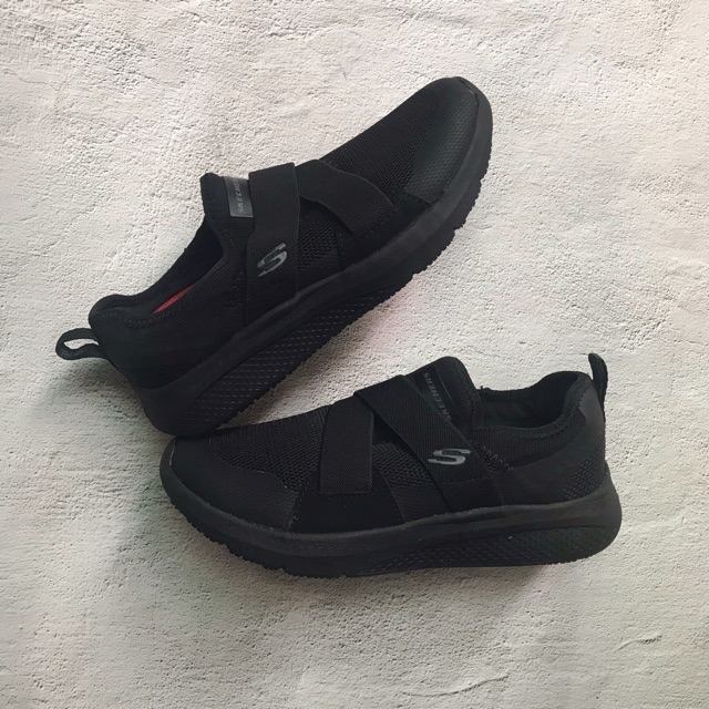 Giày slip on SKECHER trợ lực