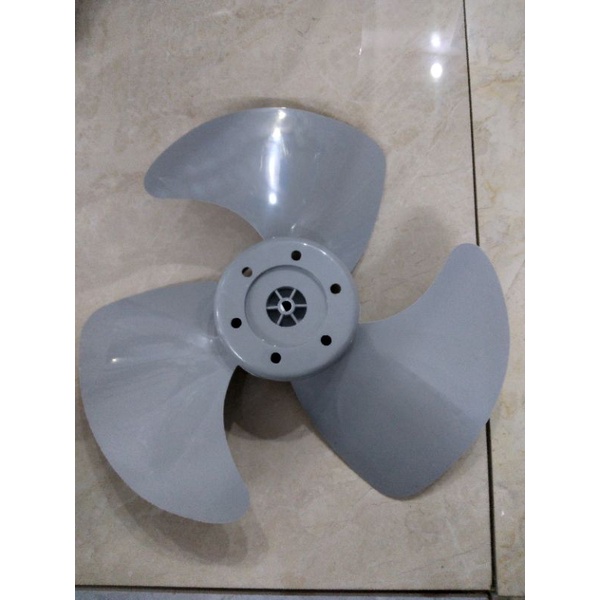 Cánh quạt tản  35cm.