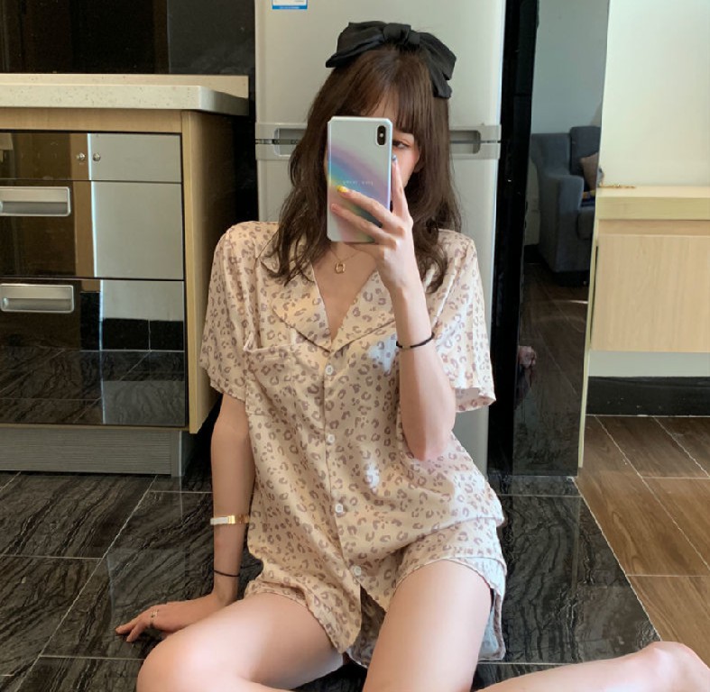 Bộ đồ ngủ ngắn tay họa tiết da báo dễ thương cho nữ