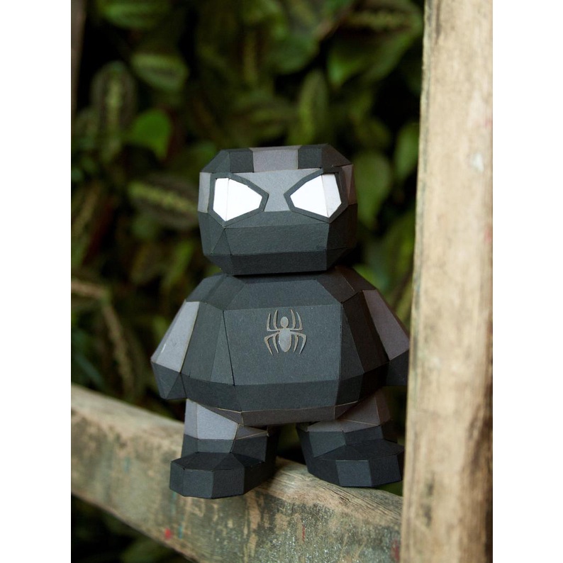 Ảnh thật - Bộ kit Mô hình giấy 3D Siêu anh hùng Marvel nhện đen trang trí nhà cửa, shop thời trang, góc làm việc