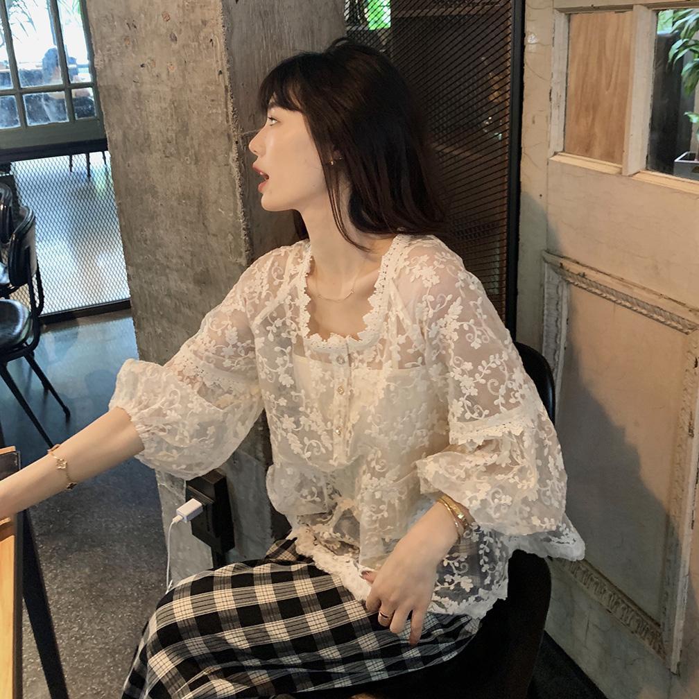 Áo Sơ Mi Trắng Cổ Vuông Kèm Áo Hai Dây Nhỏ Thời Trang Mùa Hè Cho Nữ