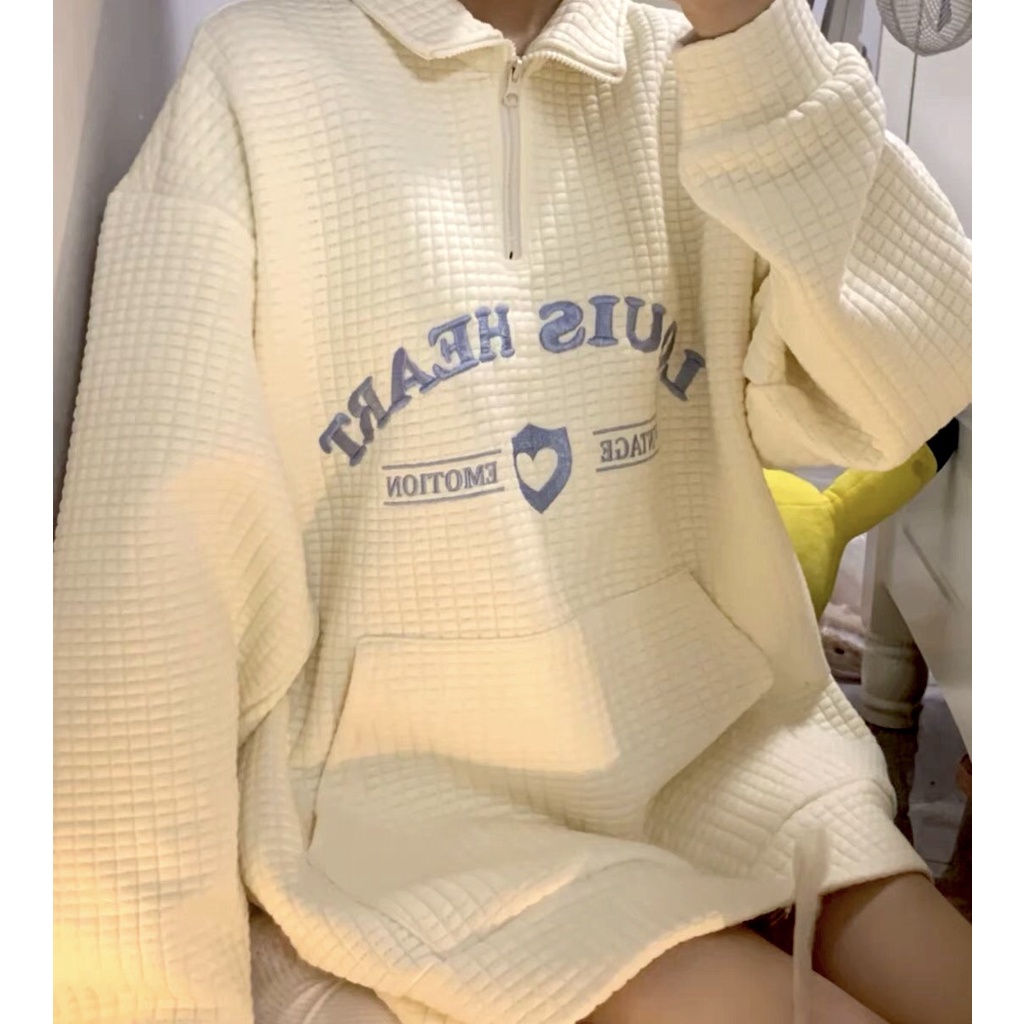 Áo Nỉ Xốp Louis MAYON Nữ Sweater form rộng tay bồng, hoodie cổ sơ mi màu trắng in chữ cá tính Ulzzang | BigBuy360 - bigbuy360.vn