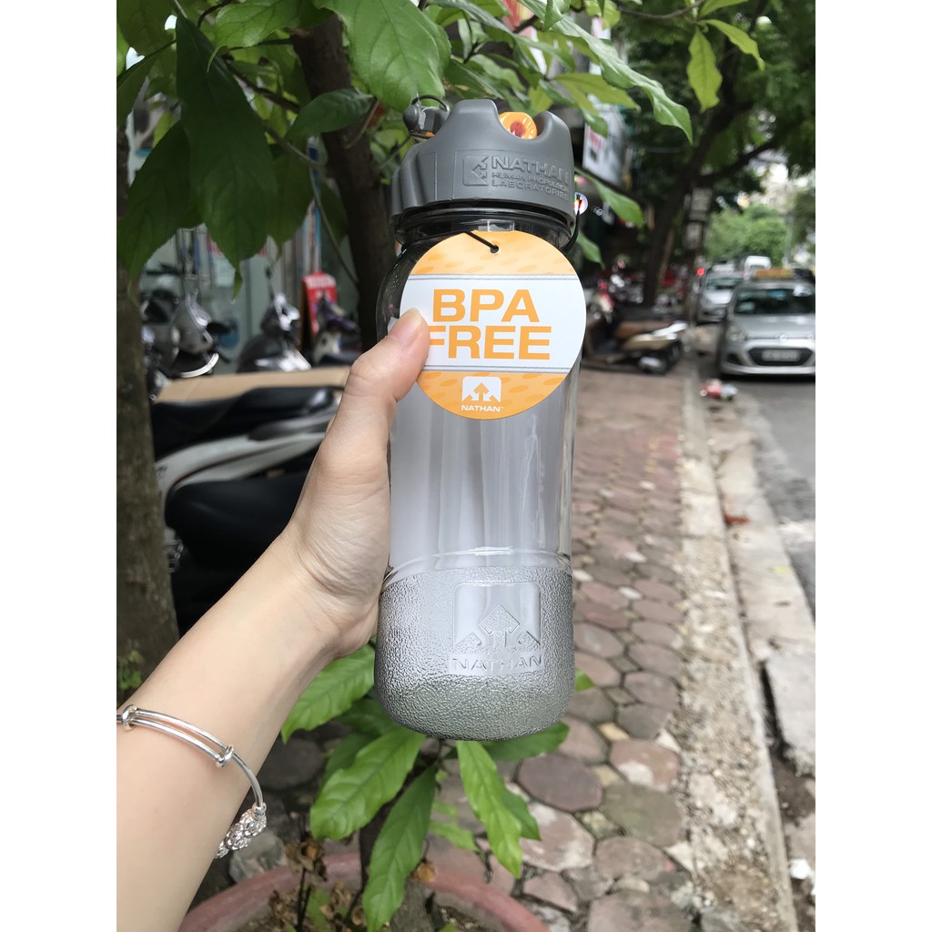 Bình đựng nước tập gym Nathan no BPA 700ML