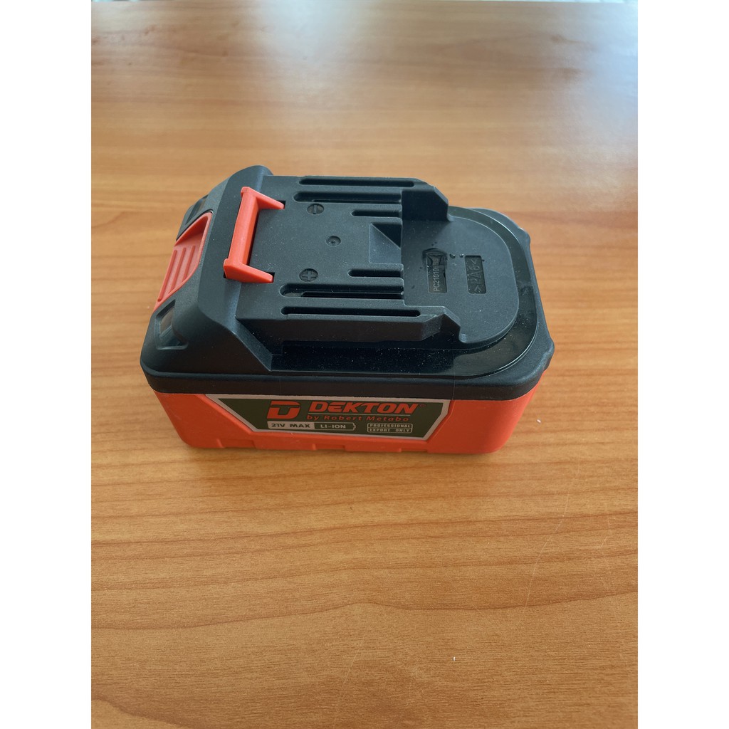 BỘ SẠC KÈM PIN DEKTON 21V 4AH DÒNG XẢ 40A