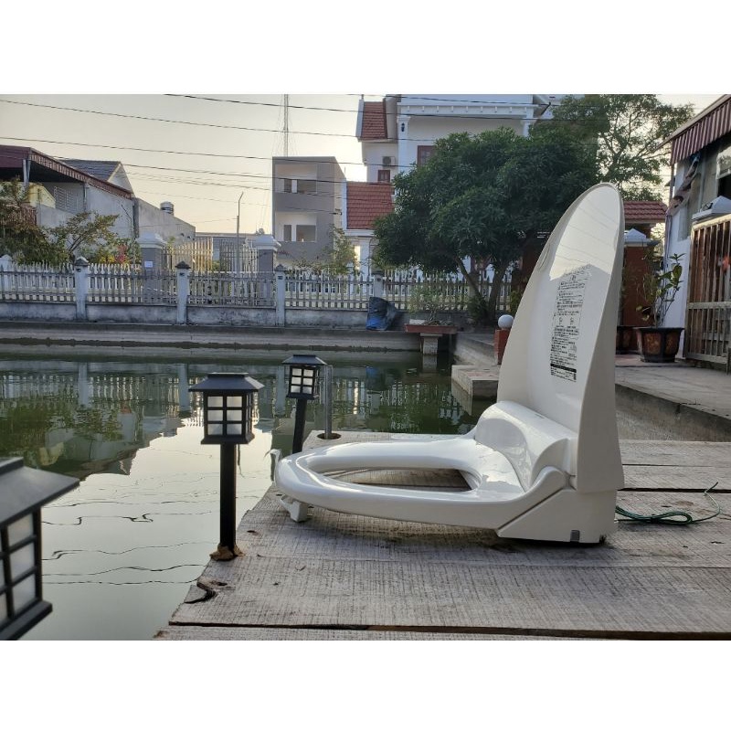 Nắp bồn cầu thông minh Toshiba SCS-T161