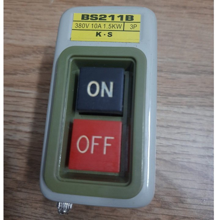 Công tắc bấm dính ON - OFF 3 pha 10A /15A / 30A Trung Quốc và Đài Loan