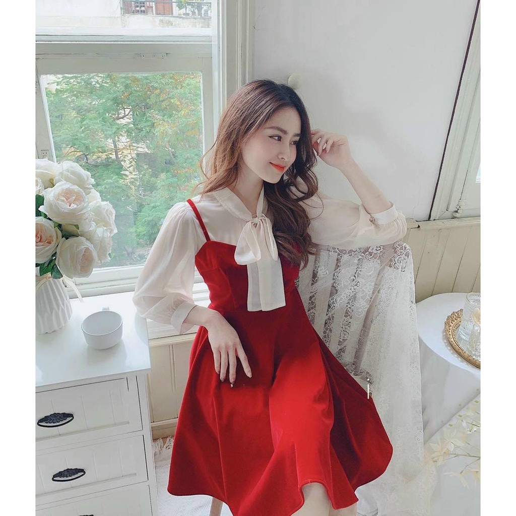 Set yếm nhung đỏ + áo nơ tơ màu kem tiểu thư