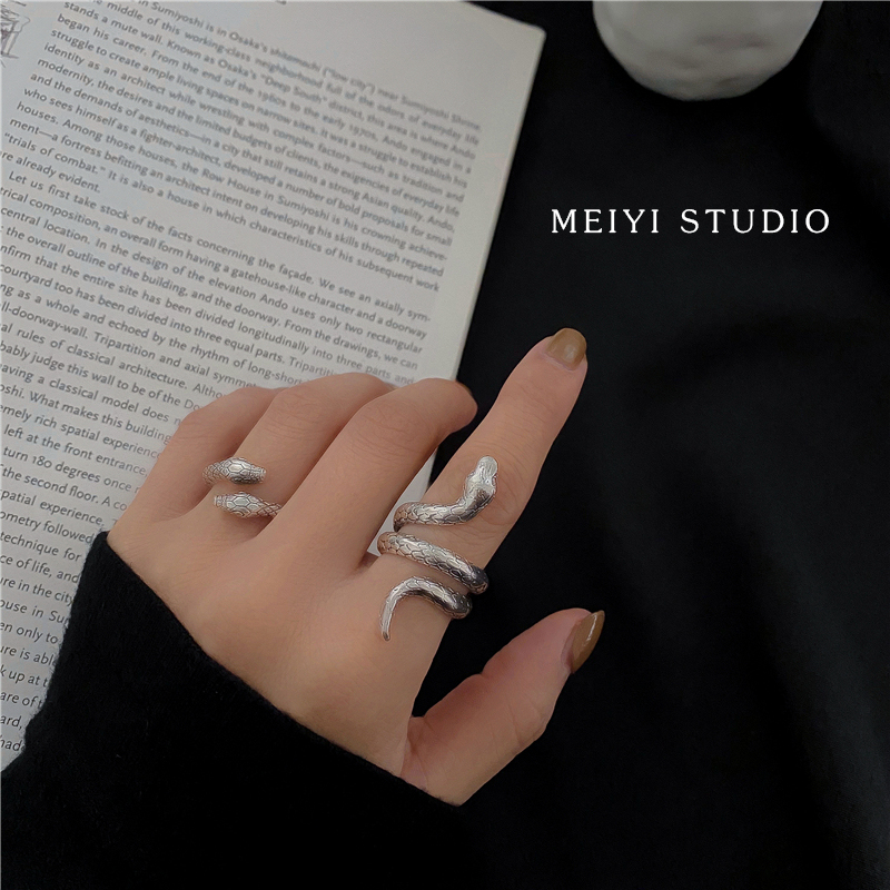 Nhẫn Đeo Tay Kim Loại Hình Rắn Cá Tính