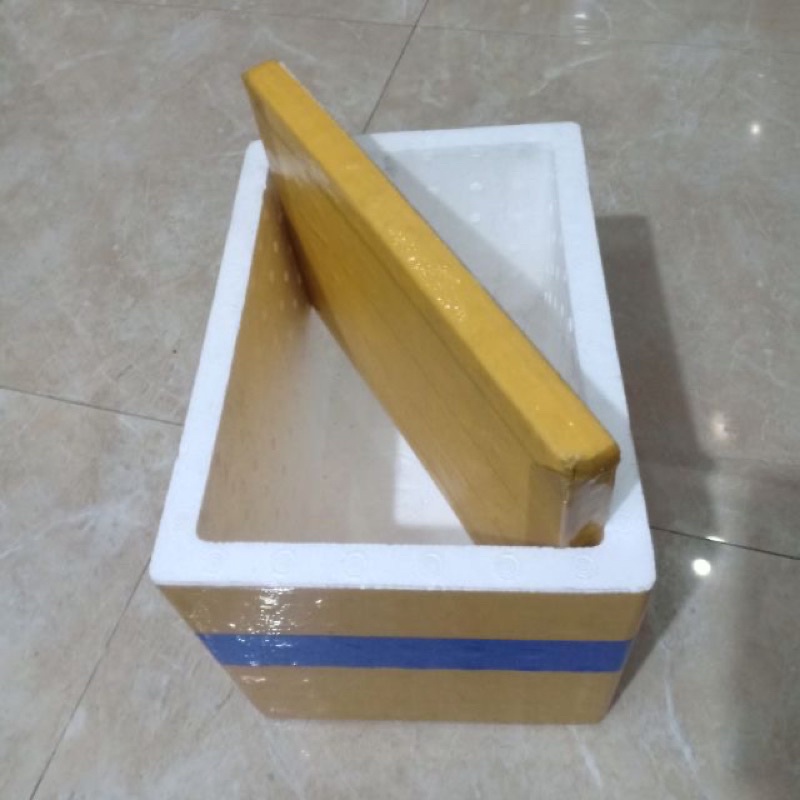 Thùng xốp dán keo 31x22x24 cm