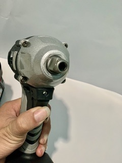 máy siết bulong hitachi 88v 2 pin