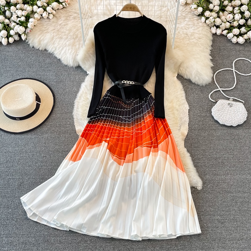 Đầm tay dài cổ tròn đủ size phần áo trên chất len dệt kim màu đen xếp ly mix màu siêu xinh