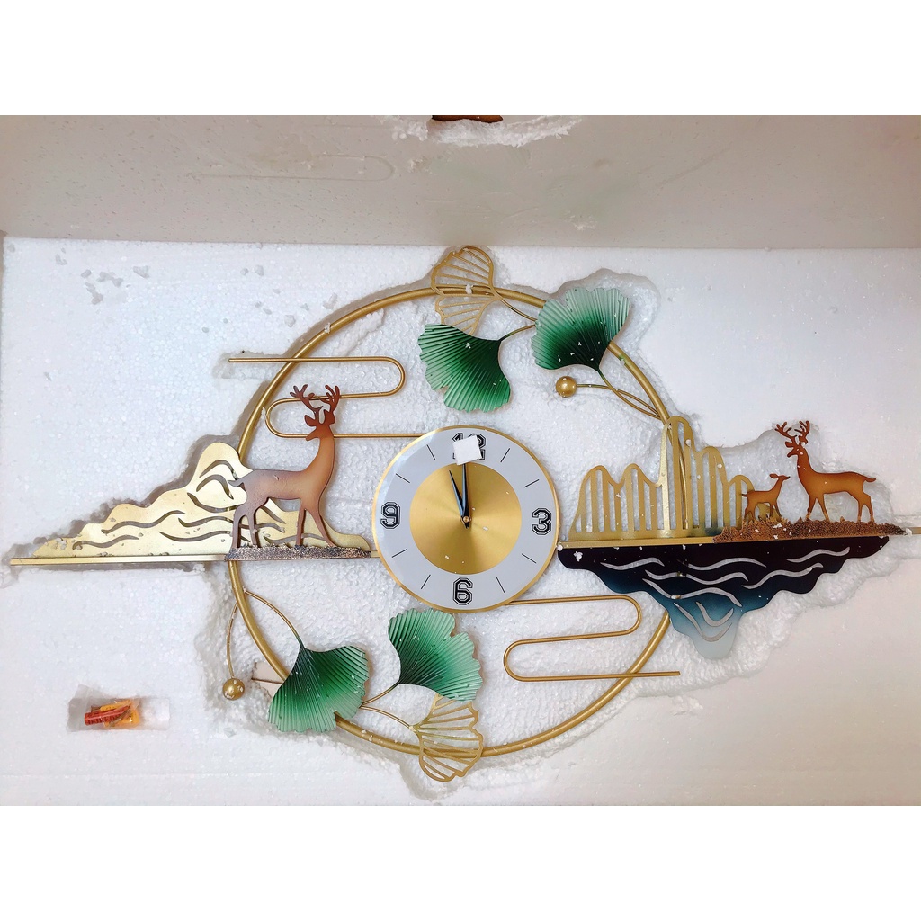 Tranh kim loại tròn kèm đồng hồ tròn hình hươu decor nhà cửa phong cách Bắc Âu