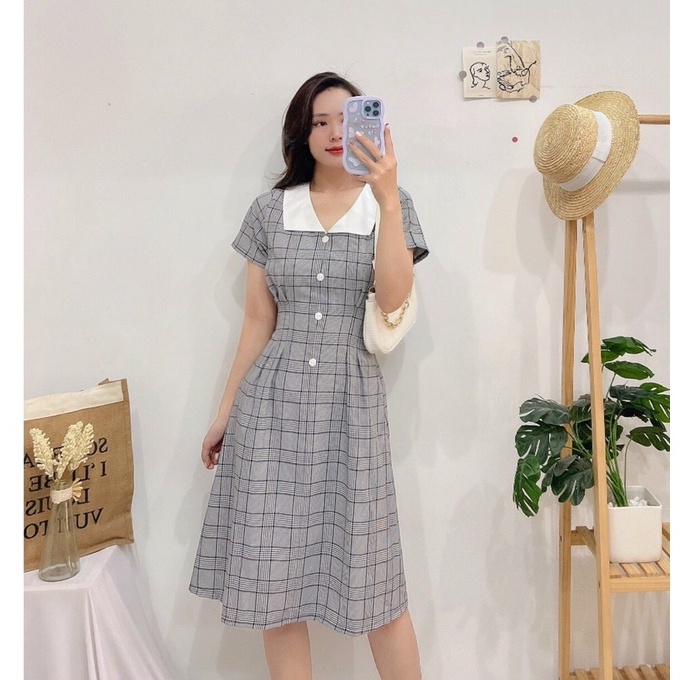 Đầm caro vổ tim, Váy caro công sở dự tiệc Cao Cấp cổ bâu trắng đính khuy, tay ngắn dáng xòe, nữ tính quyến rũ - MiNhi