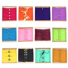 Giáo cụ Montessori khung cài cúc nhiều mẫu thực hành cuộc sống