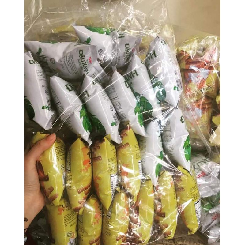 BIMBIM ĐẬU XANH NƯỚC DỪA OISHI& SOCOLA ÔNG GIÀ