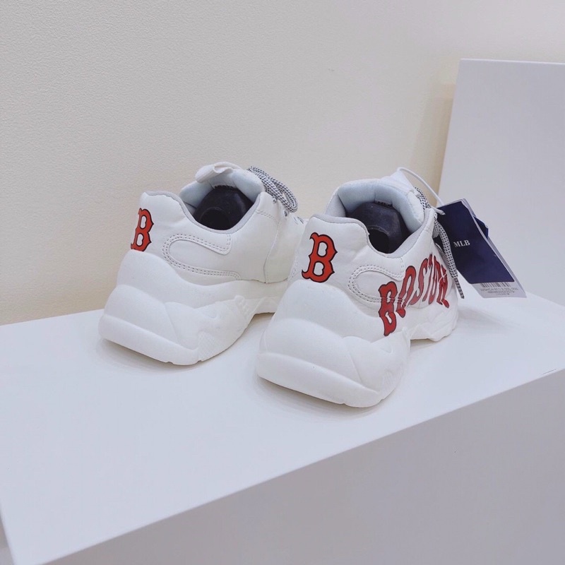 Giày thể thao trắng