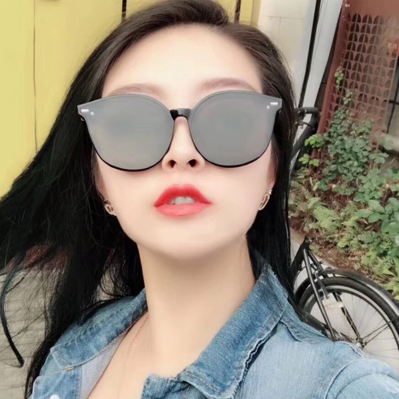 Kính Mát Gọng Vuông Cho Cả Nam Và Nữ