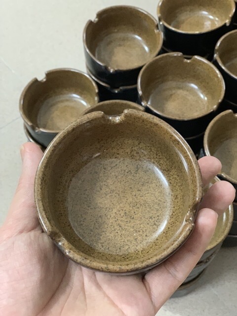 Gạt tàn thuốc lá bằng sứ men gốm Bát Tràng