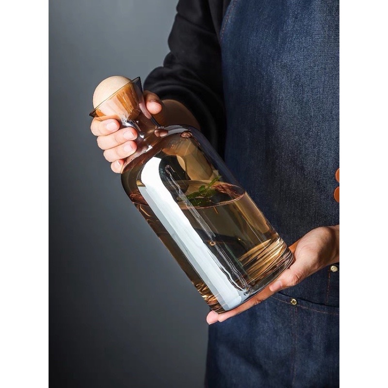 Bộ bình nước thủy tinh màu hổ phách, màu amber, màu trong suốt kèm khay sang trọng