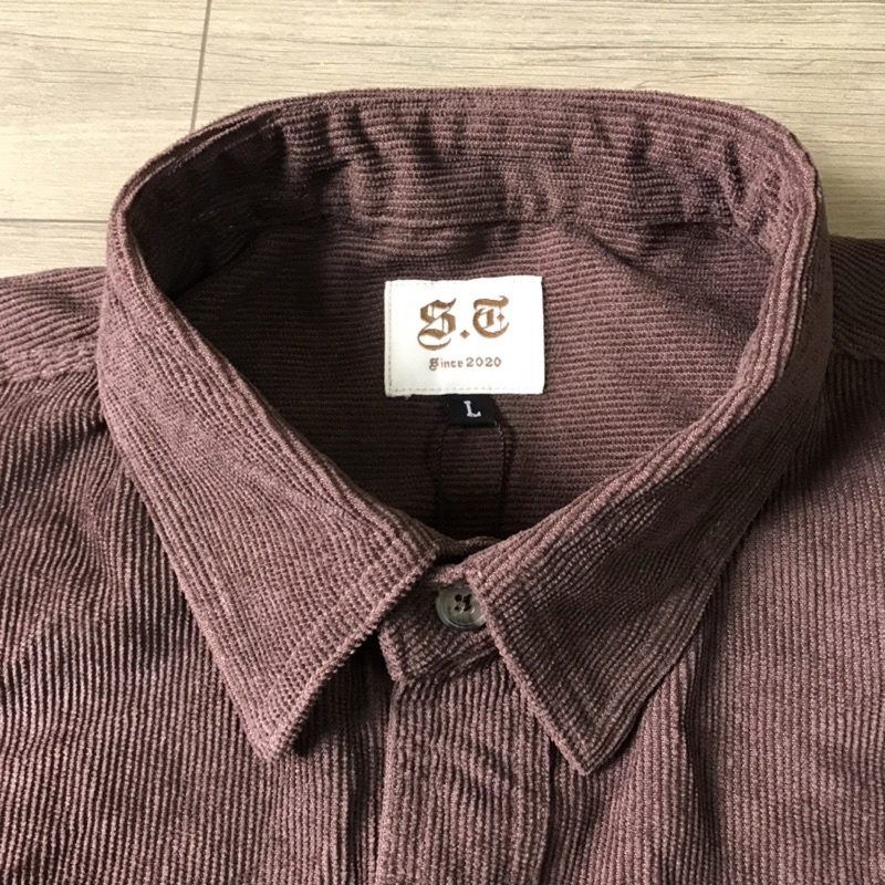 Áo sơ mi nhung tăm unisex S.T màu nâu đất, vintage, retro, bụi bặm