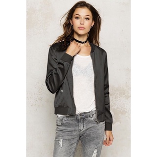Áo bomber lụa túi bấm