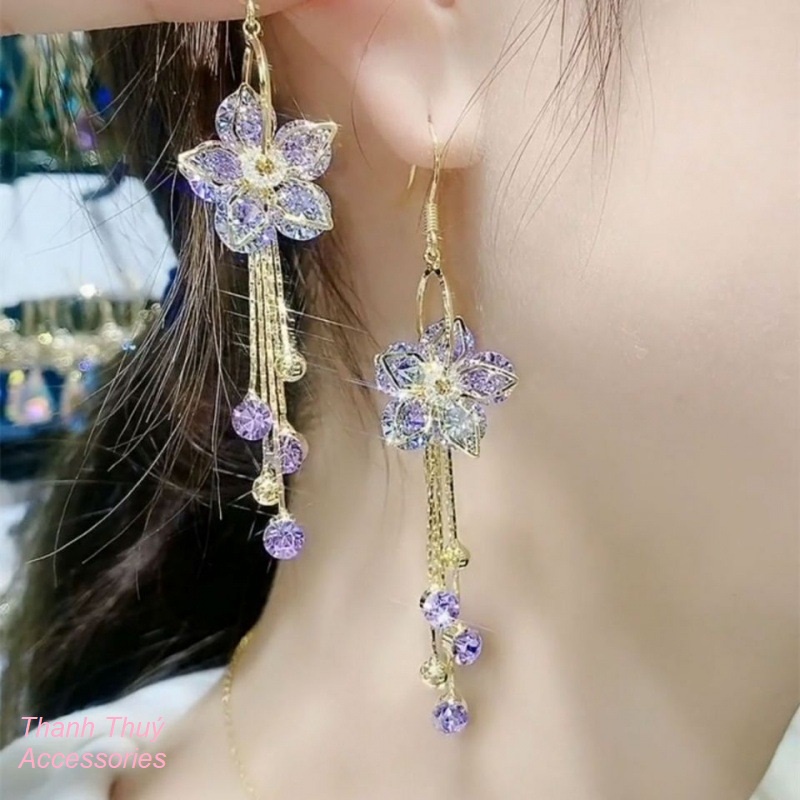 Bông tai nữ bông hoa pha lê có 4 màu tím, xanh dương, hồng, trắng, do Hàn Quốc thiết kế