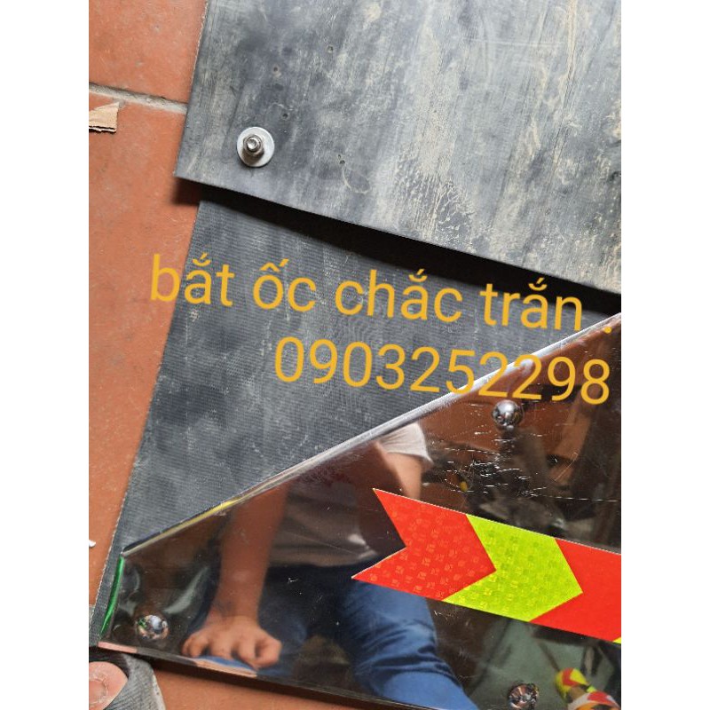 Chắn bùnrộng 50cm . cao 70cm sau đèn hyundai hd450,hd65,hd72,hd99NOX 2t5 -3t5