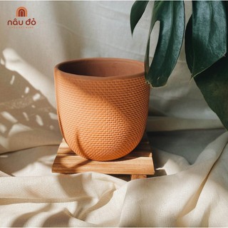 Chậu đất nung trồng cây hình trứng hoạ tiết tường gạch 15x14 cm