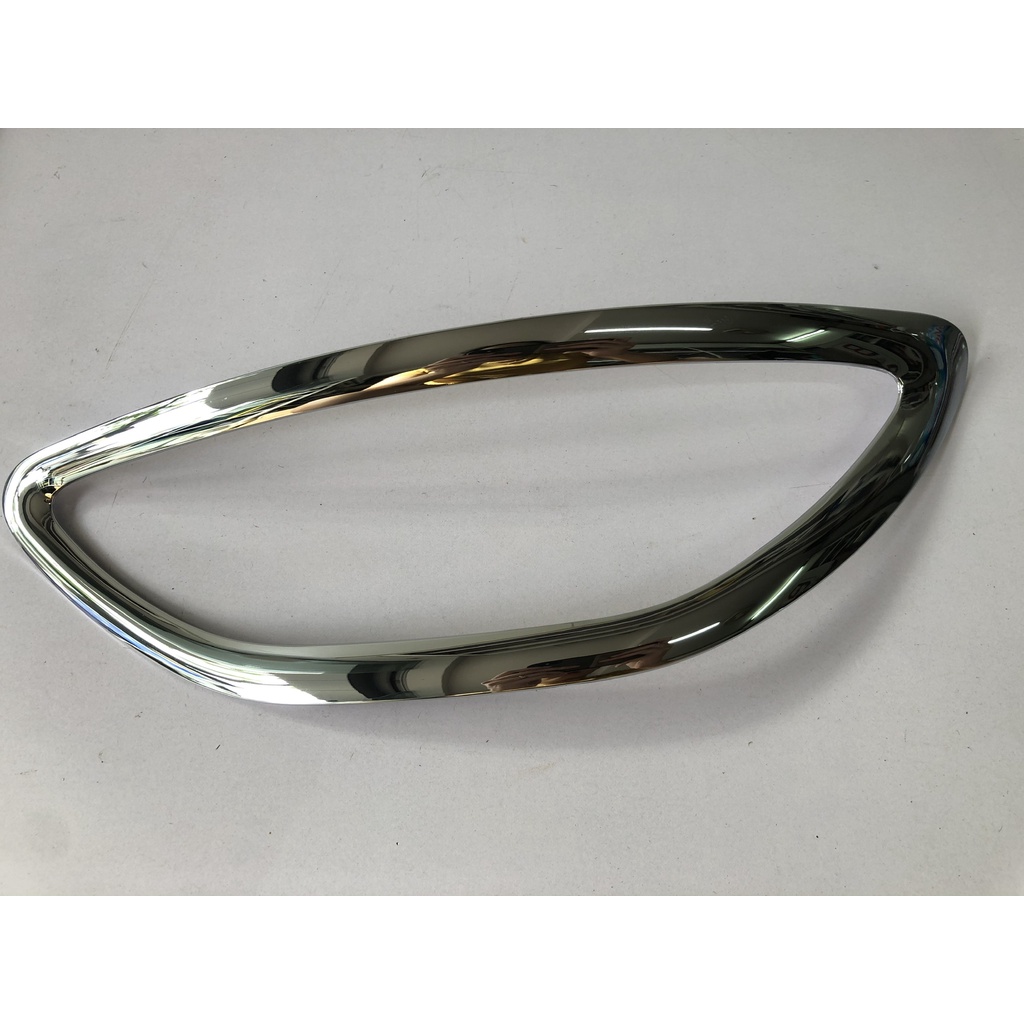 Ốp viền đèn gầm mạ crom trước và sau trang trí xe Hyundai Accent sedan 4 cửa đời 2011-2014 nhập khẩu Hàn Quốc