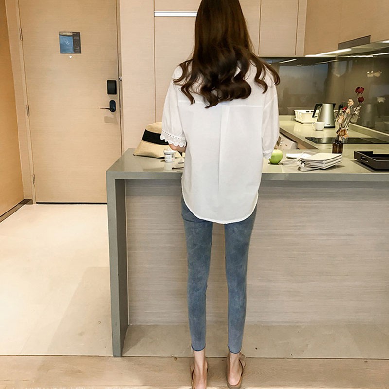 Áo Blouse nữ cổ chữ V phối ren