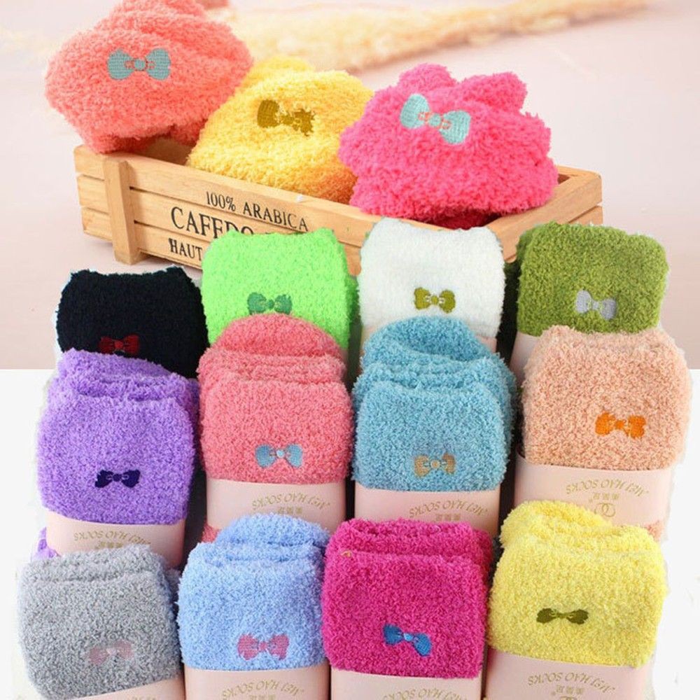 Cặp tất nhung họa tiết nơ dày dặn ấm áp cho nữ