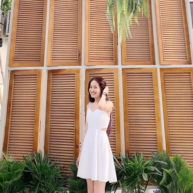 Đầm khoét eo