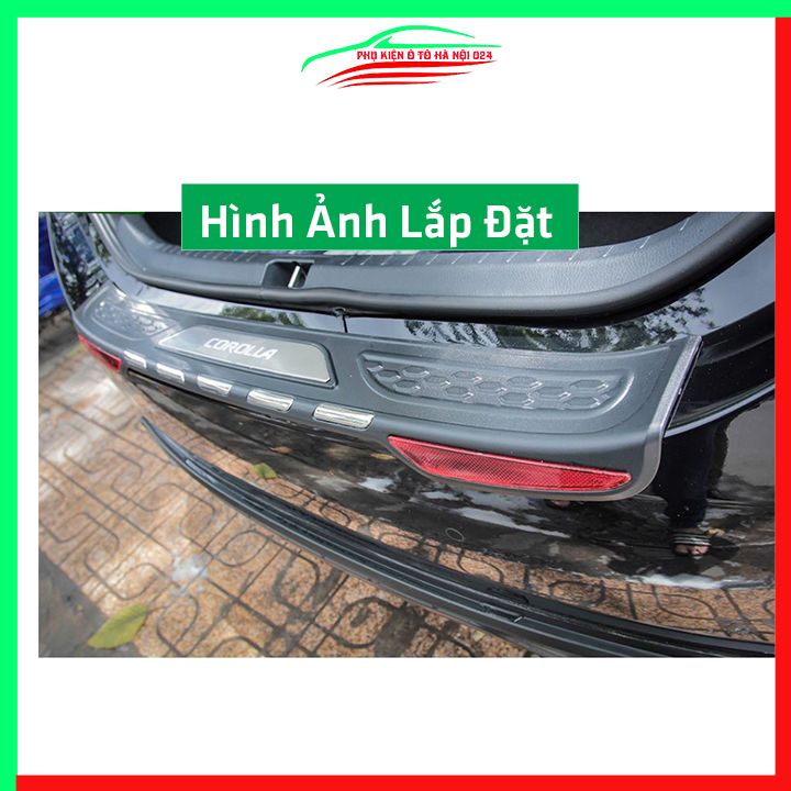 Ốp chống trầy cốp ngoài nhựa đen Altis 2016-2021 Mẫu Phản Quang hàng loại 1 dán cốp sau chống xước trang trí xe