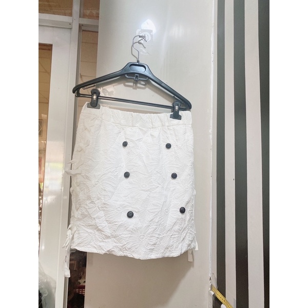 sale chân váy trắng chữ a giao ngẫu nhiên