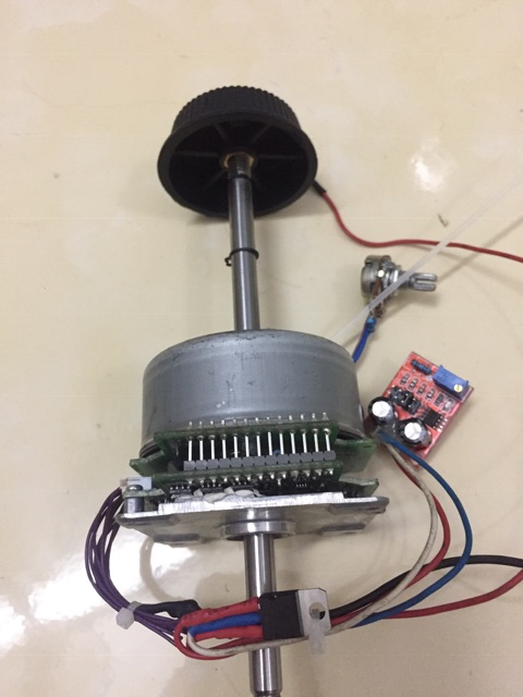 Tấm pad gắn motor BLDC vào khung quạt 220v