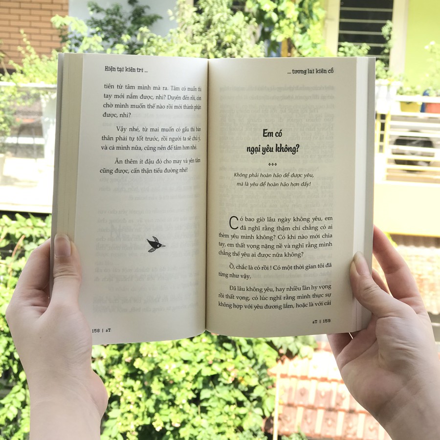 Sách - Hiện Tại Kiên Trì Tương Lai Kiên Cố (Kèm Bookmark) | BigBuy360 - bigbuy360.vn