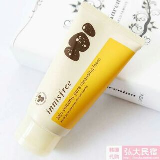 Sữa rửa mặt innisfree jeju tro núi lửa