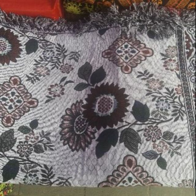 Chăn thổ cẩm đầy đẹp, hàng loại 1, kích thước 2mx2m3, nền Trắng phối hoa văn nhã nhặn, thích hợp đi dã ngoại