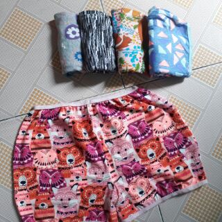 Quần đùi mặc trong váy