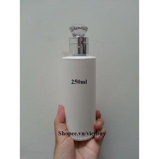 Chai trắng đục 250ml nắp kim cương V18
