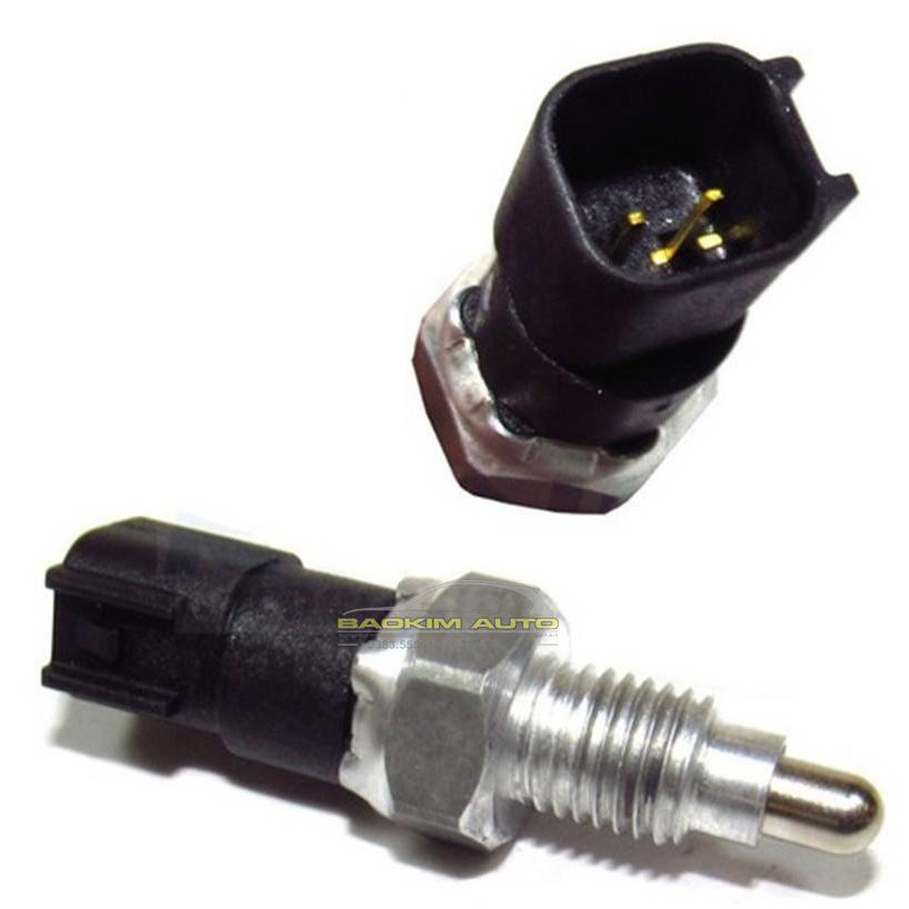 Công tắc lùi / đèn lùi / đèn de xe Chevrolet Captiva, chính hãng GM.