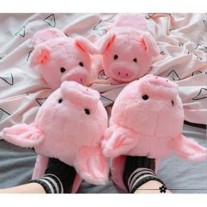 Dép mang trong nhà hình heo.