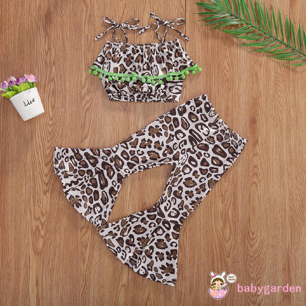 Áo sát nách phối tua rua và quần ống loe cho bé gái