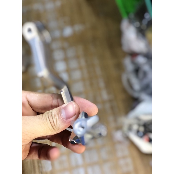 Càng thắng Nui CNC cho các dòng xe số