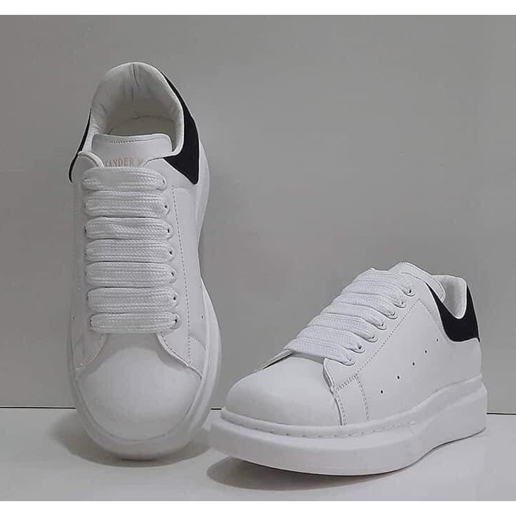 Giày sneaker MC queen gót nhung đen trơn bản dây to