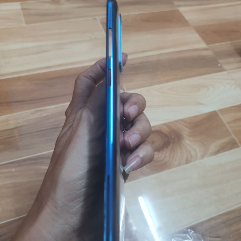 Nắp lưng vsmart live có vòng kính camera sau