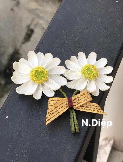Hoa cài áo Cúc hoạ mi