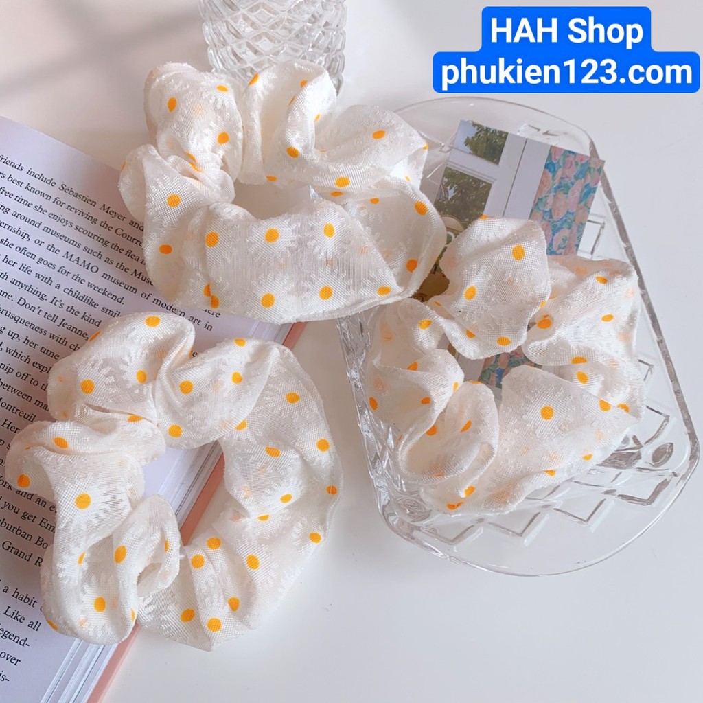 Buộc tóc vải Hoa Cúc Vàng ren cao cấp thiết kế hoa cúc vàng trên nền trắng phong cách Hàn Quốc
