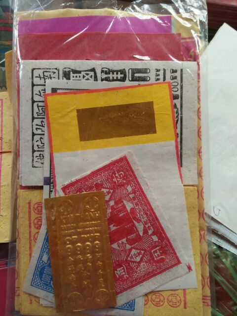 Phần giấy tiền vàng bạc để cúng