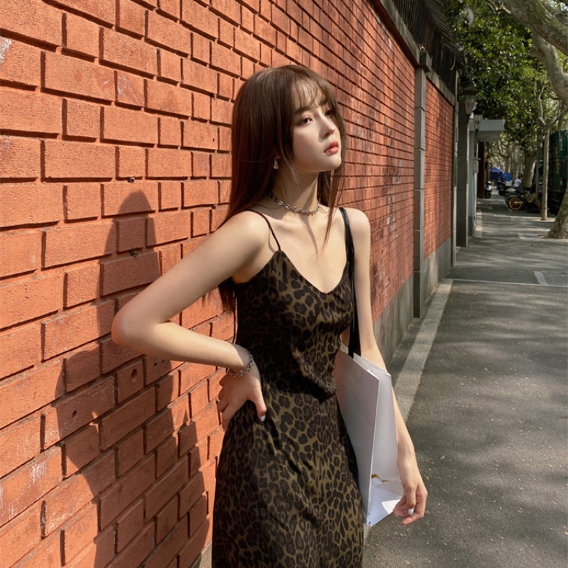 Đầm Dài Hai Dây Cổ Chữ V Họa Tiết Da Báo Thời Trang Mùa Hè Quyến Rũ